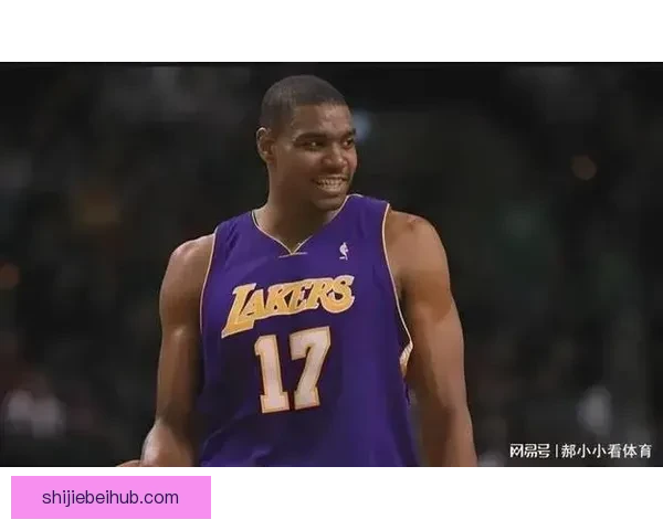 好久不见38岁拜纳姆现身洛杉矶骑行昔日湖人双冠功臣再引球迷回忆